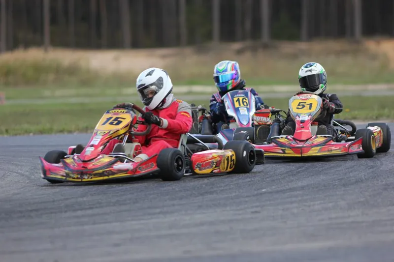 MRG Racing braucēji trasē